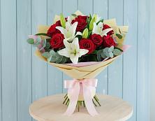 Букет цветов из:  Лилии и Розы в Средний Икорец