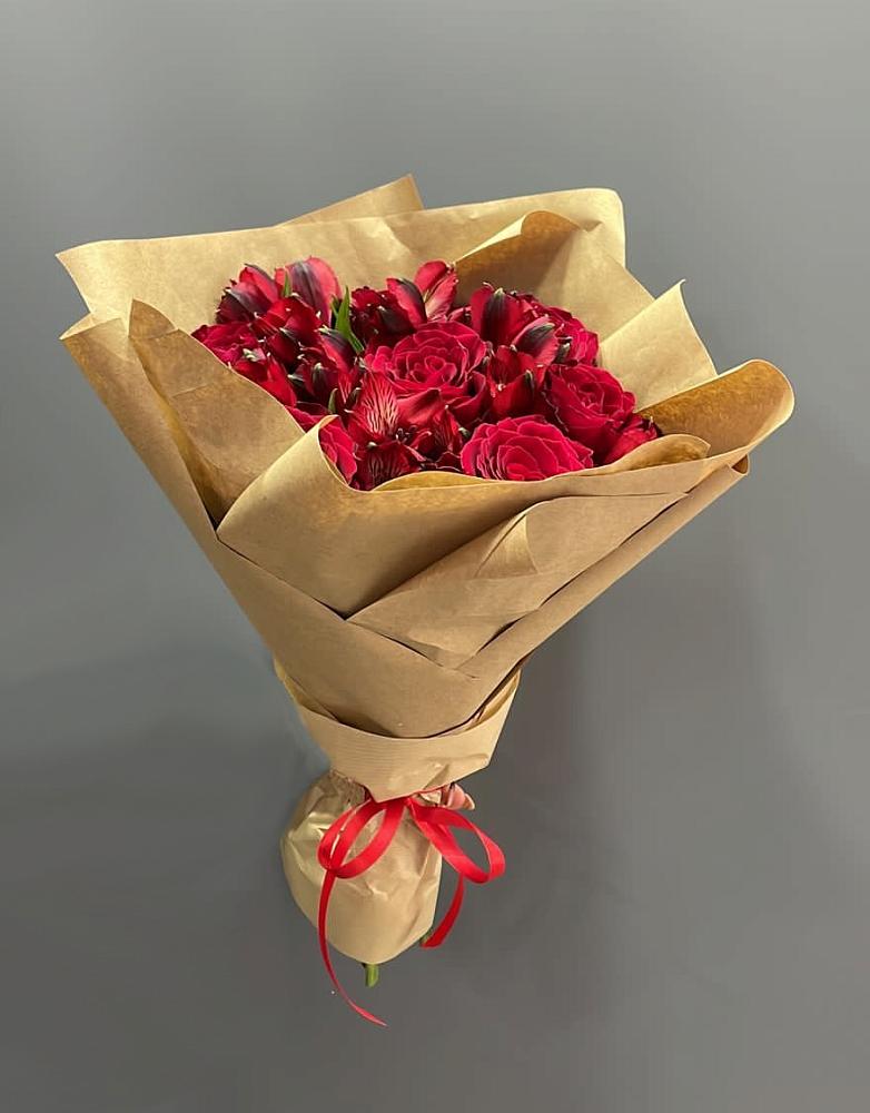 Букет цветов из: Альстромерии и Розы в Средний Икорец