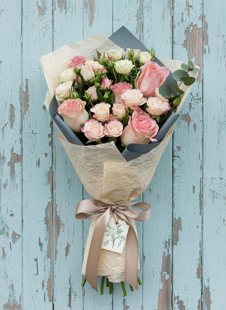 Букет цветов из: Розы в Средний Икорец