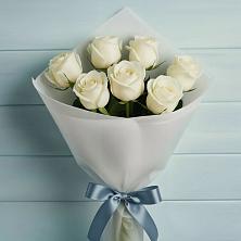 Букет 7 Белых роз Эдлесс Лав в Средний Икорец