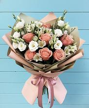 Букет цветов из:  Розы, Альстромерии и Лизиантусы в Средний Икорец