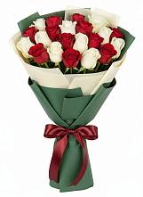 Букет Микс из красных и белых роз в Средний Икорец