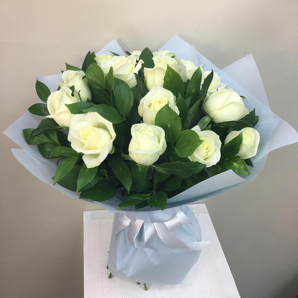 Букет 15 Белых роз Проуд в Средний Икорец