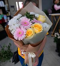 Букет цветов из:  Герберы, Розы и Хризантемы в Средний Икорец