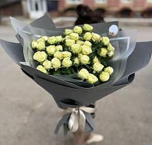 Букет Белые кустовые розы Солинеро в Средний Икорец
