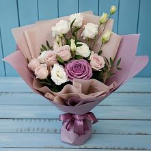 Букет цветов из:  Розы и Лизиантусы #REPLACE_PRED# Средний Икорец
