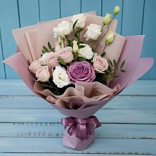 Букет цветов из:  Розы и Лизиантусы в Средний Икорец