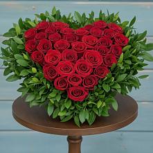 Цветочная композиция из Розы в виде сердца в Средний Икорец