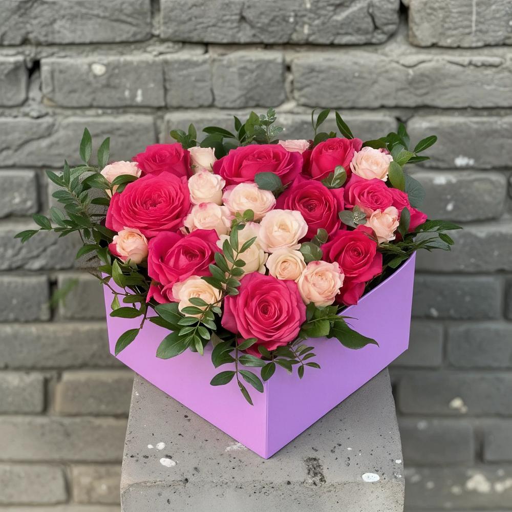 Цветочная композиция из Розы в коробке в Средний Икорец