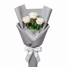 Букет 3 белые розы в Средний Икорец