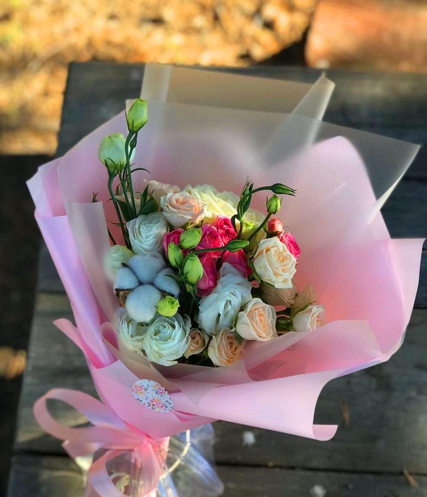 Букет цветов из: Розы и Лизиантусы в Средний Икорец