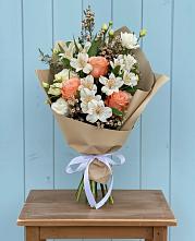 Букет цветов из:  Альстромерии, Лизиантусы, Розы и Хризантемы в Средний Икорец