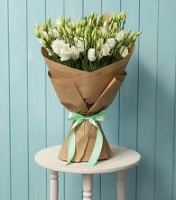 Букет цветов из:  Лизиантусы в Средний Икорец