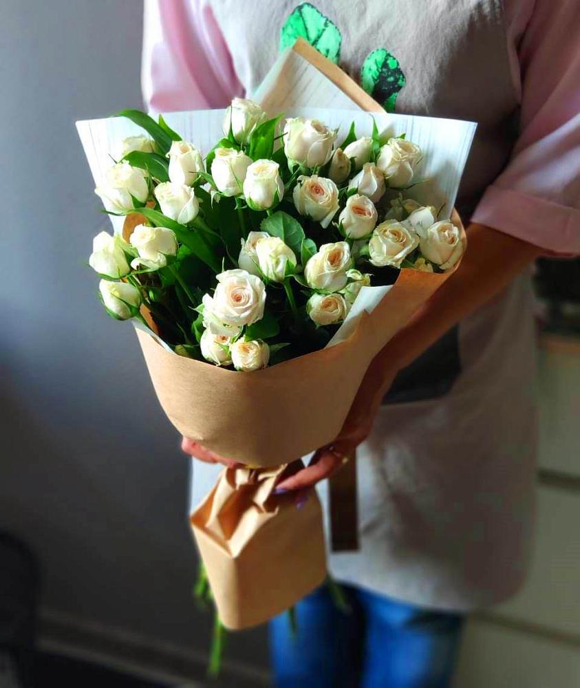 Букет цветов из: Розы в Средний Икорец