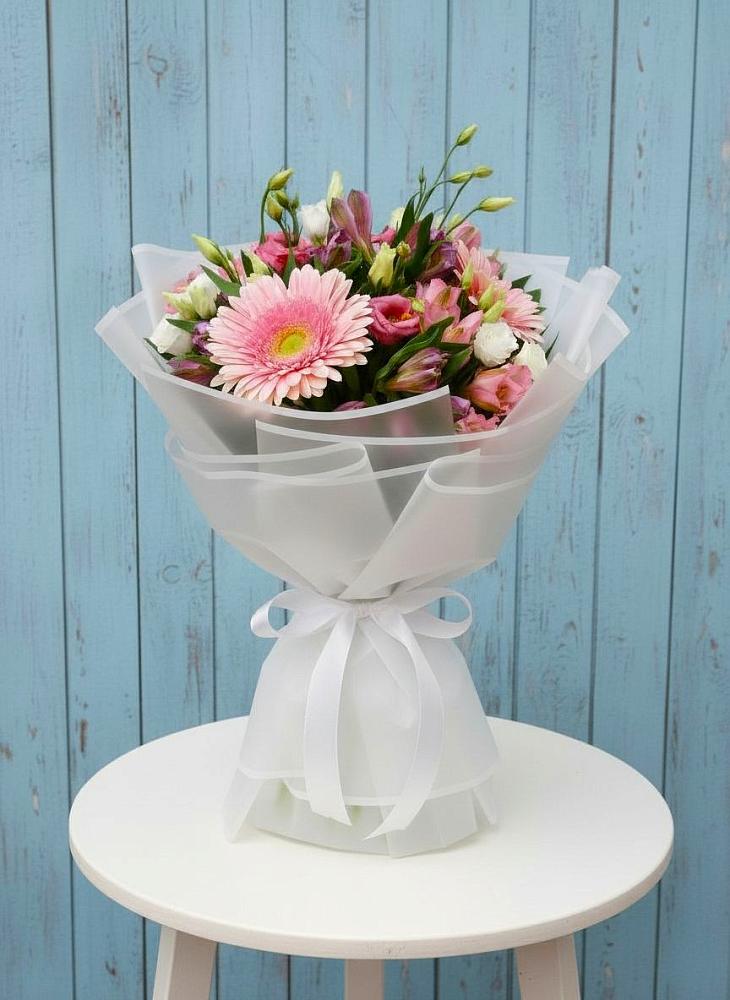 Букет цветов из: Герберы, Альстромерии и Лизиантусы в Средний Икорец