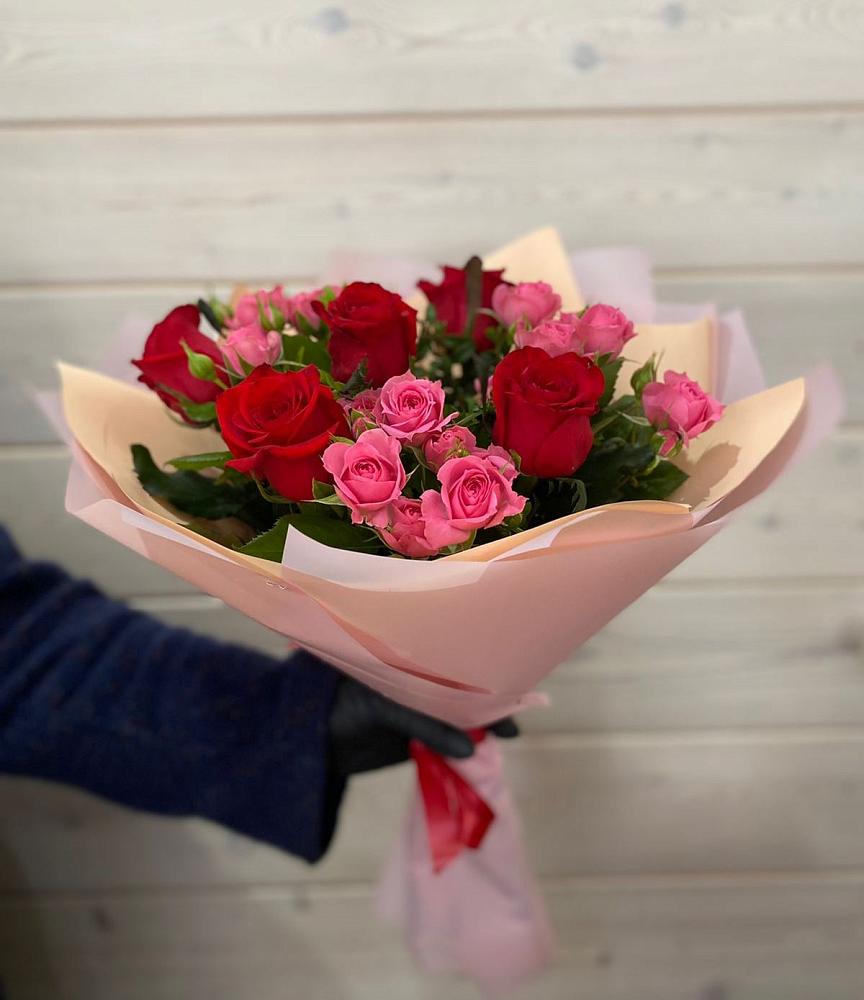 Букет цветов из: Розы в Средний Икорец