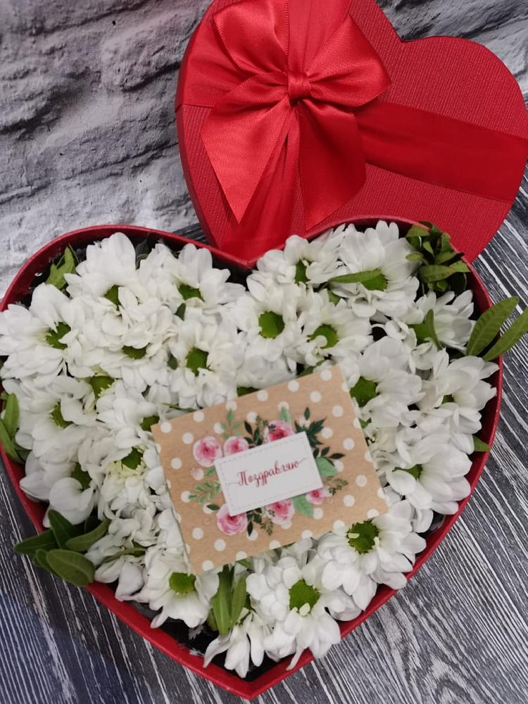 Цветочная композиция из Хризантемы в виде сердца в Средний Икорец