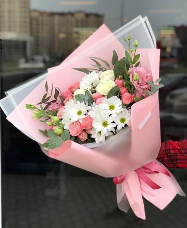Букет цветов из: Розы, Лизиантусы и Хризантемы в Средний Икорец