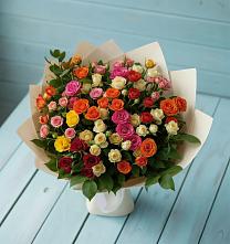 Букет Микс из разноцветных кустовых роз в Средний Икорец