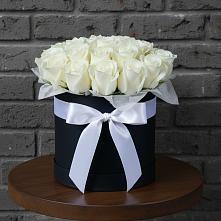 Цветочная композиция из Розы в шляпной коробке в Средний Икорец