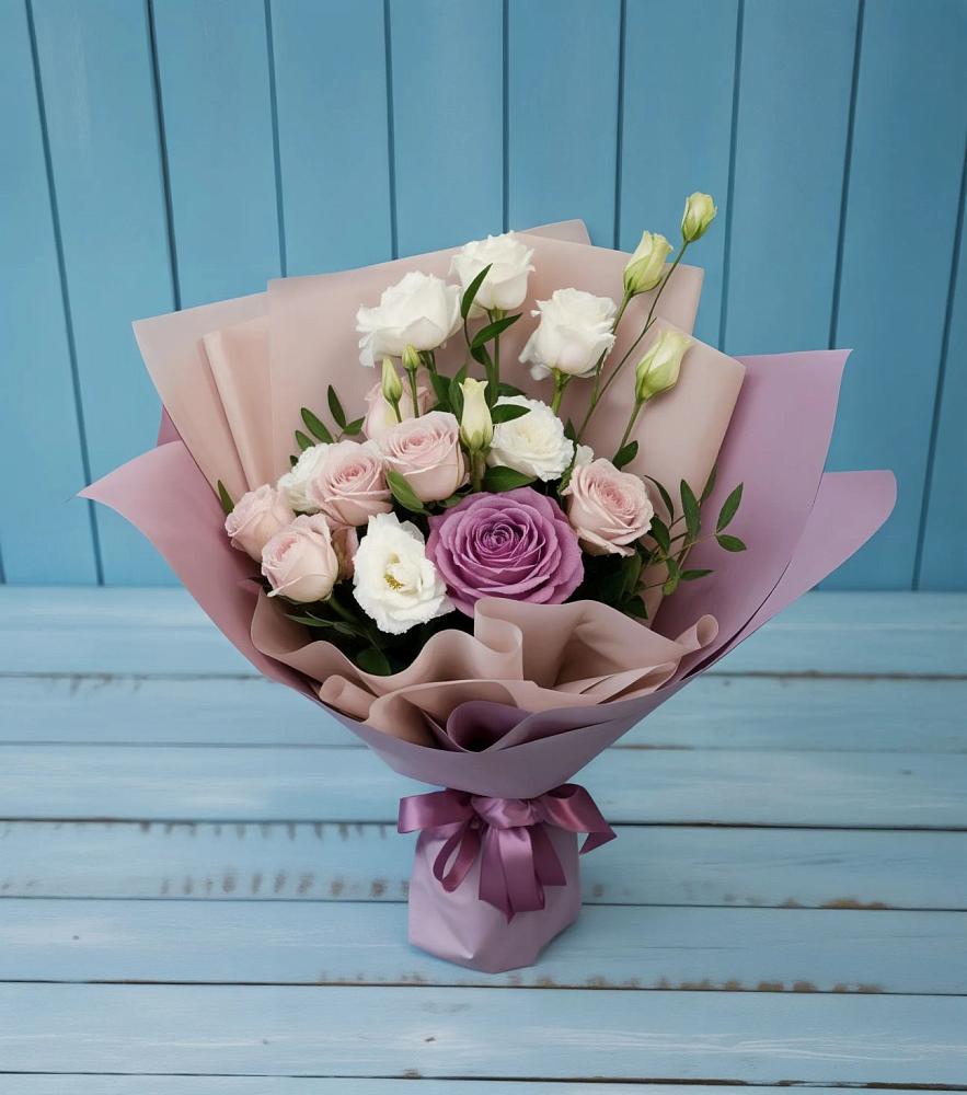 Букет цветов из: Розы и Лизиантусы в Средний Икорец